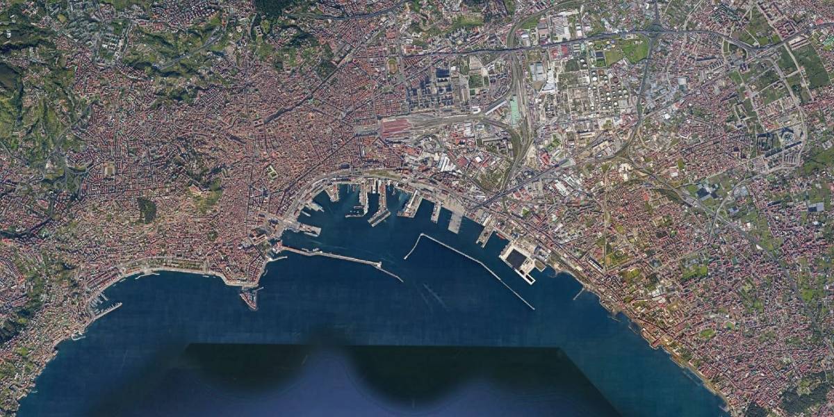 Navigation study for the New Container Terminal in the Port of Naples (Italy)