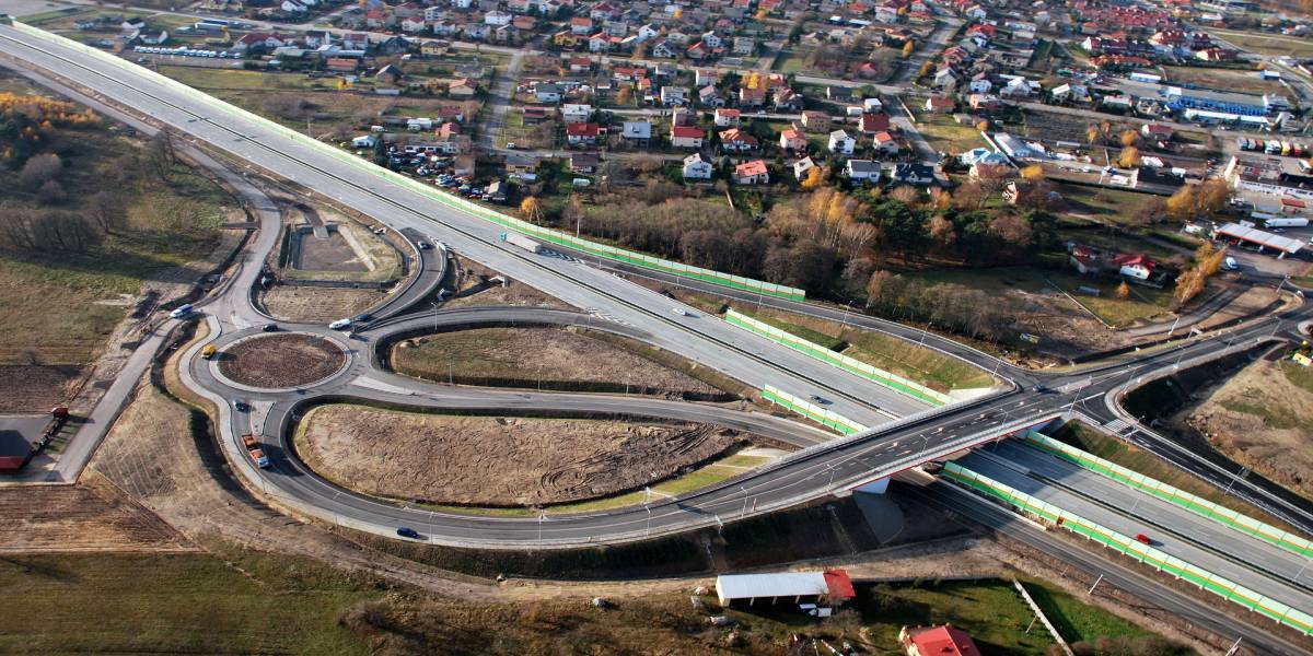 Design and widening of National Road N° 8 to the parameters of an express road on section Piotroków Trybunalski – Rawa Mazowiecka (Poland)