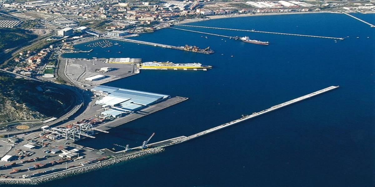 Storm water treatment plant in the coal deposit quay of Vado Ligure Harbour (Italy)